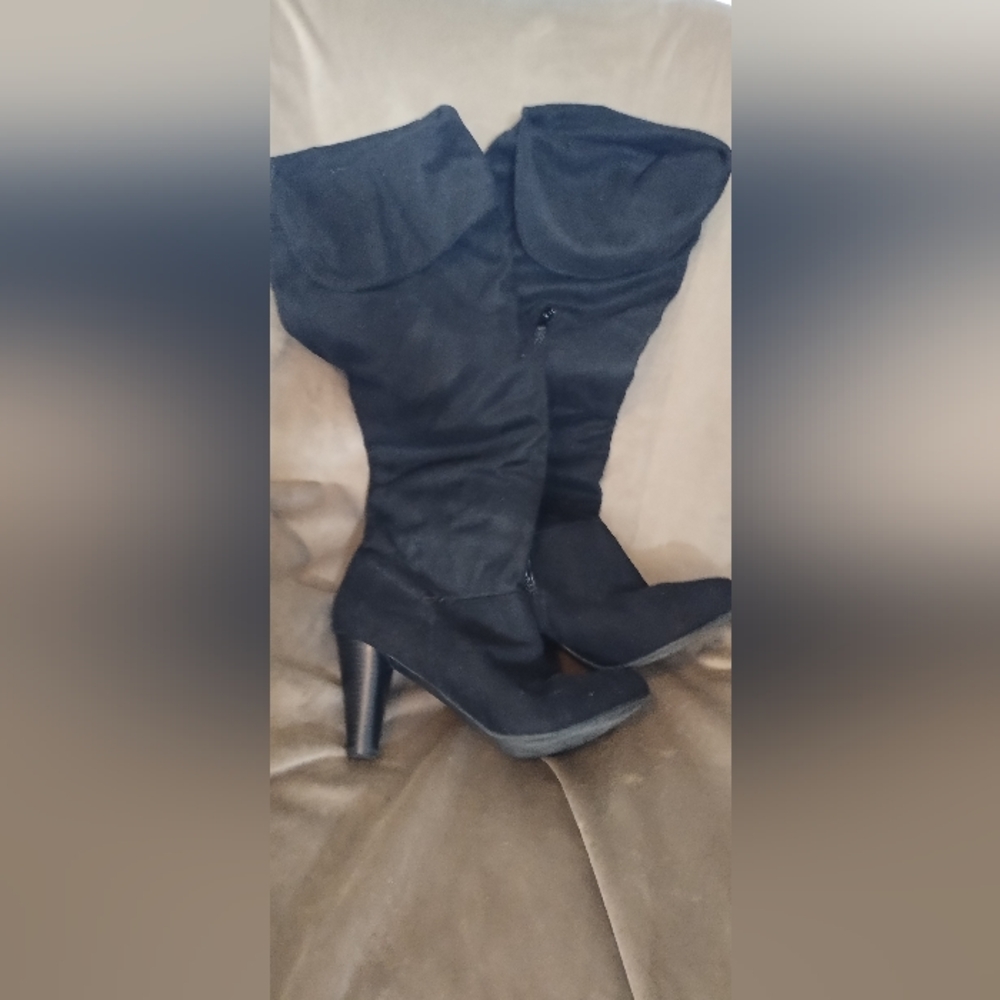 Black Faux Suede Knee-High Fold-Over Boots | Women’s 8.5 | Side Zip & Heel